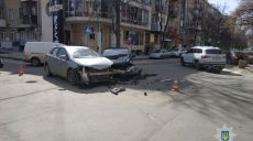 В районе Мироносицкой произошло тройное ДТП (фото)