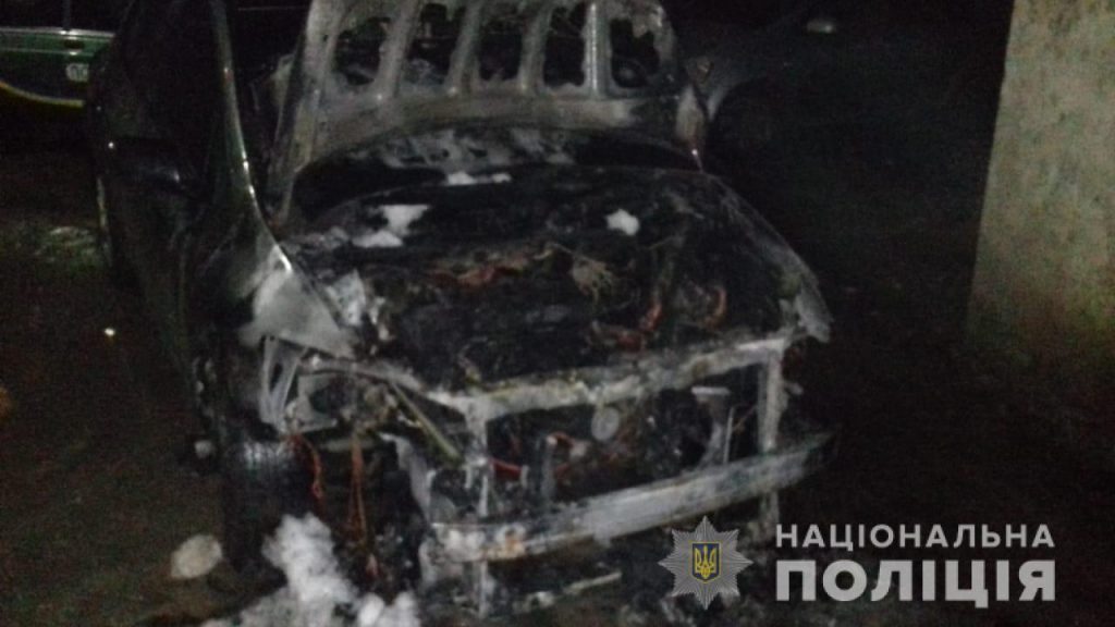 Полиция устанавливает причину возгорания Toyota Auris под Харьковом (фото)