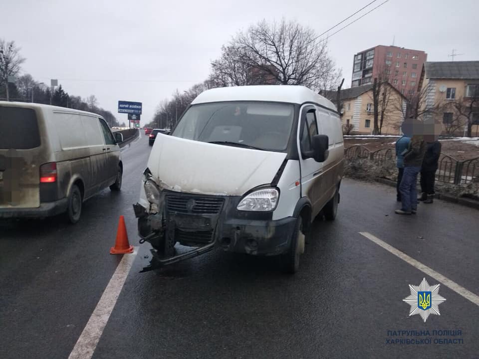 В Харькове в ДТП попал маршрутный автобус (фото)