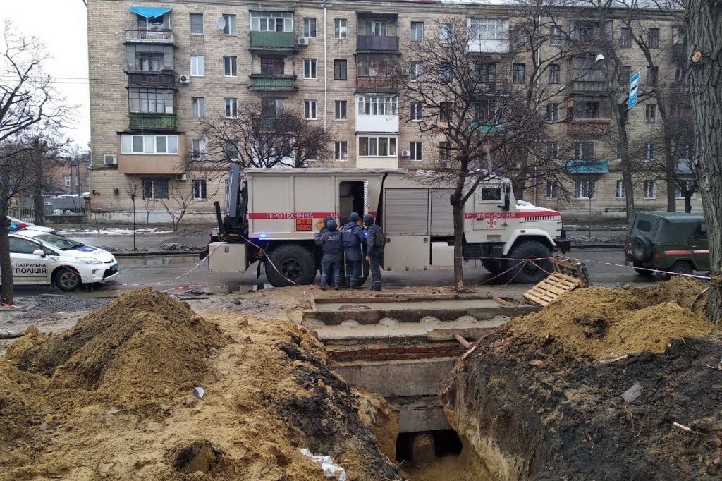В Харькове во время рытья котлована нашли 100-килограммовый фугас (фото)