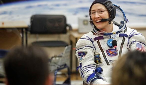 Не подошел скафандр: NASA не будет отправлять двух женщин в космос