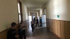 Школьный террор: в Мерефе шестиклассницу боятся одноклассники