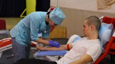 Студенты сдали кровь для онкобольных детей Харькова (фото)
