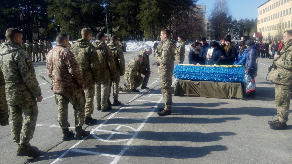 На Харьковщине проводили в последний путь бойца погибшего в Иловайском котле