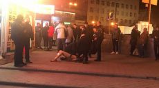 «Я не хочу умирать»: в центре Харькова голый мужчина напугал прохожих (фото)