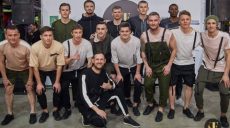 В Харькове на подиум впервые вышла футбольная команда (фото, видео)