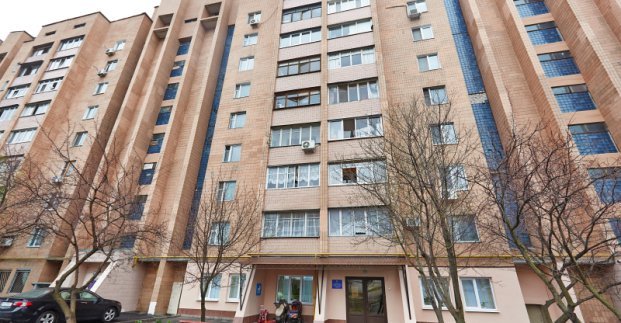 В Харькове ремонтируют подъезды и крыши многоэтажек (фото)