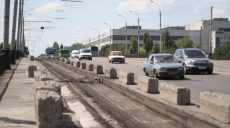 На Коммунальном мосту до сентября изменится движение транспорта