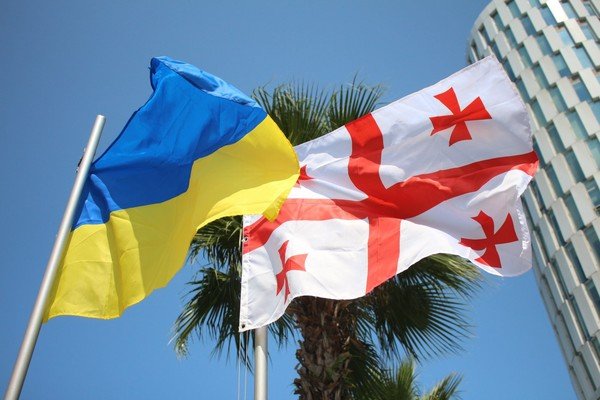Украинцы теперь могут ездить в Грузию по ID-картам