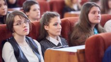 В Харькове набирают молодых дипломатов