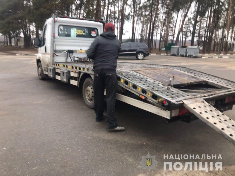 Харьковчанин украл автомобиль, погрузив его на эвакуатор