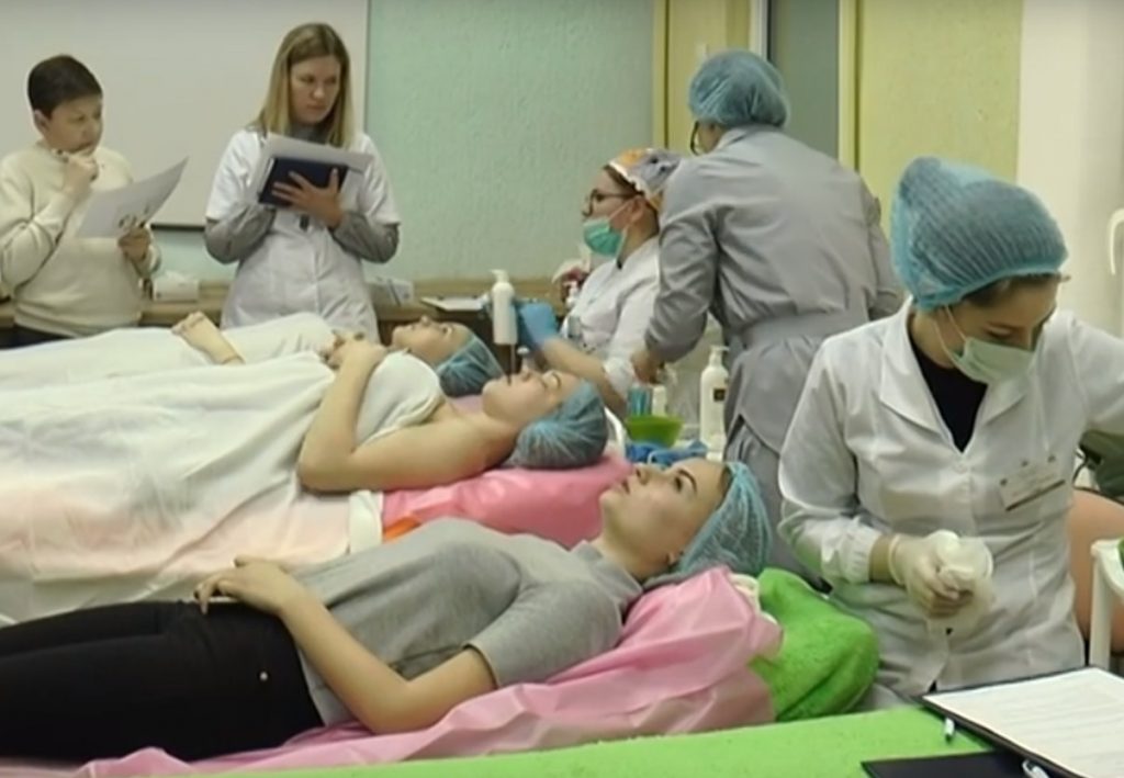 У Харківському національному фармацевтичному університеті відбулась олімпіада з косметології (відео)