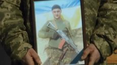 На Харківщині попрощалися з українським військовослужбовцем, який загинув у 2014 році в Іловайському котлі (відео)