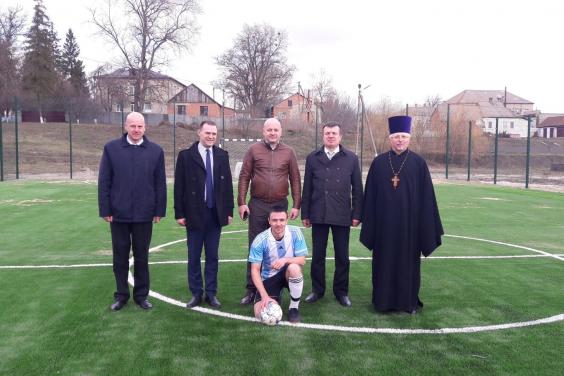 Спортивную площадку с искусственным покрытием построили в Коломаке