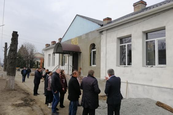 В Золочеве ремонтируют районную библиотеку