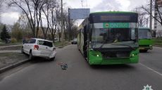 На пр. Александровском Volkswagen столкнулся с троллейбусом (фото)