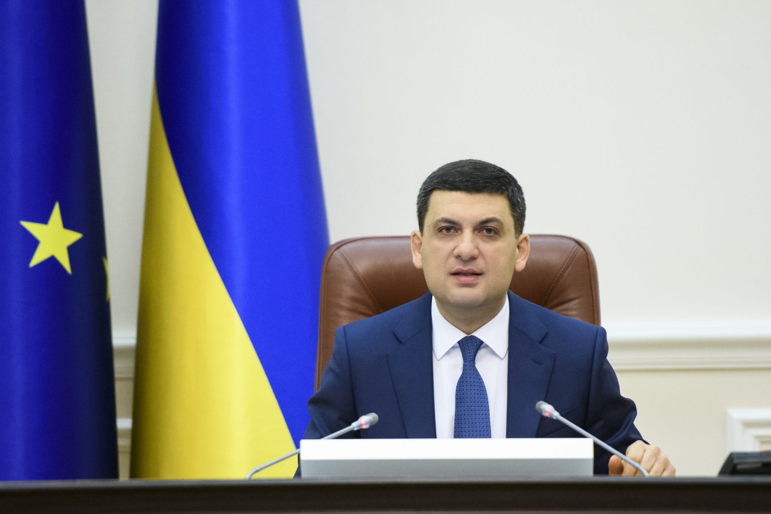 Гройсман заработал в 2018 году более 9 миллионов гривен