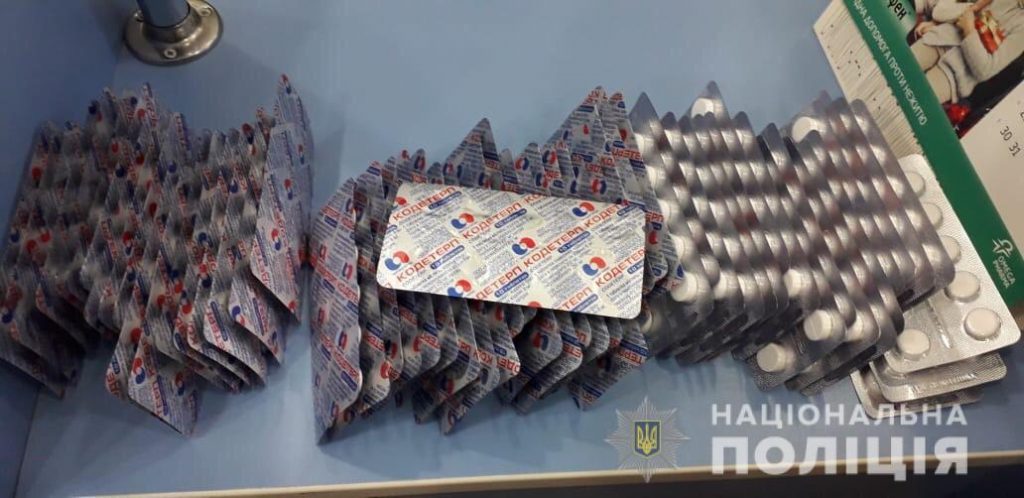 В аптеке Новобаварского района продавали наркосодержащие лекарства без рецепта