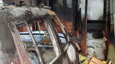 В Харькове в гараже сгорела Skoda Fabia (фото)