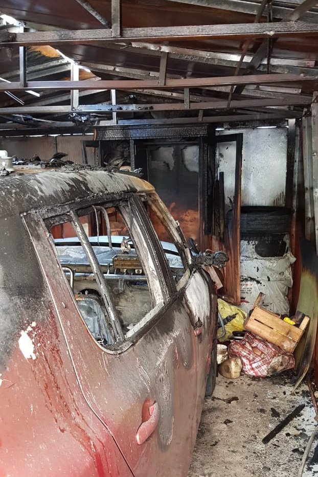 В Харькове в гараже сгорела Skoda Fabia (фото)