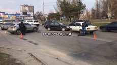 На Героев Труда столкнулись Nissan, KIA и ВАЗ 2107 (фото)