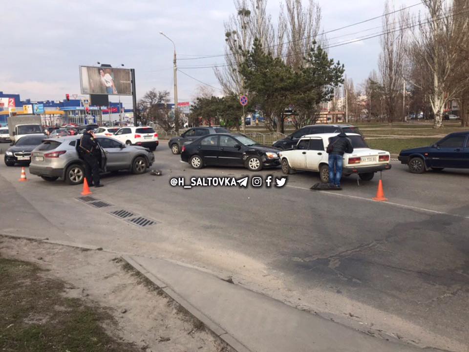 На Героев Труда столкнулись Nissan, KIA и ВАЗ 2107 (фото)