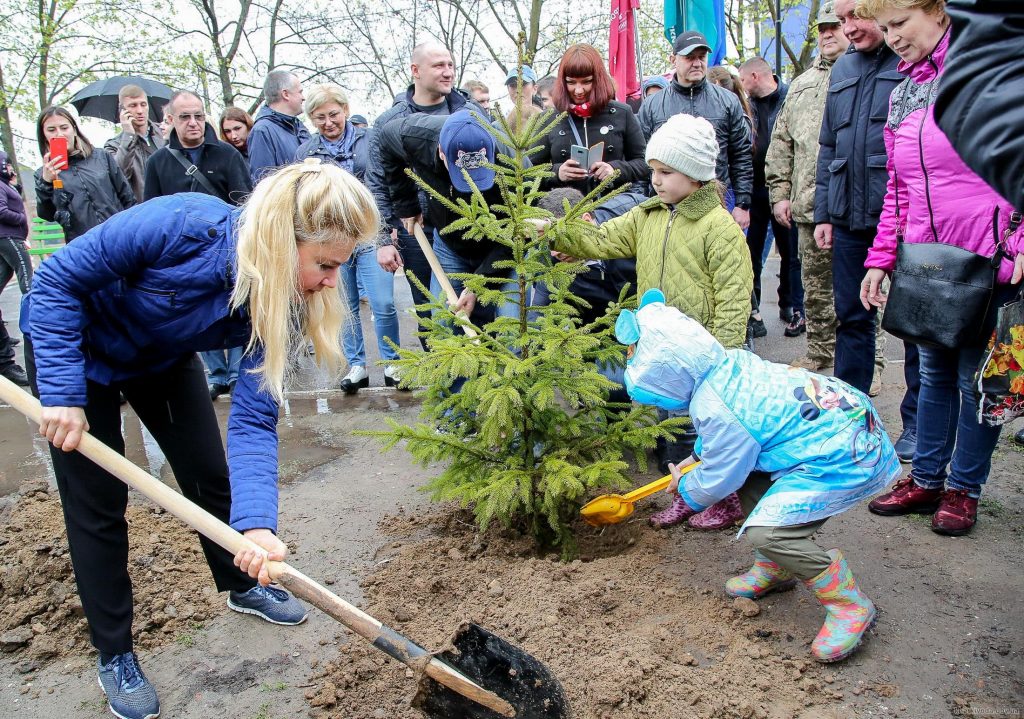 В Солоницевке высадили 450 деревьев