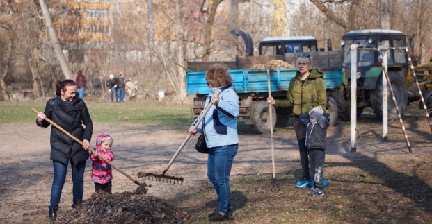 В Харькове проходит общегородской субботник