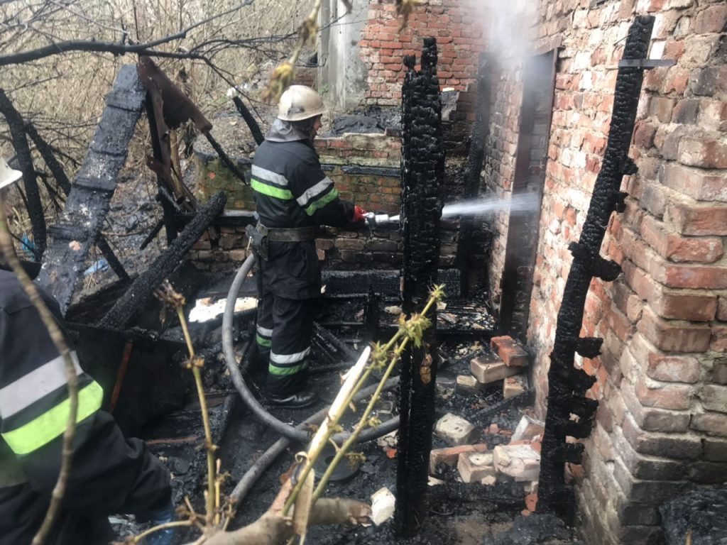 В Холодногорском районе произошел пожар в частном домовладении (фото)