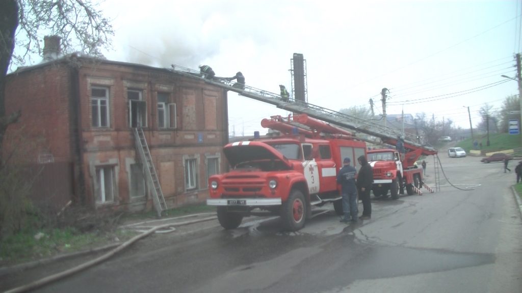 В Харькове горел жилой дом (фото, видео)