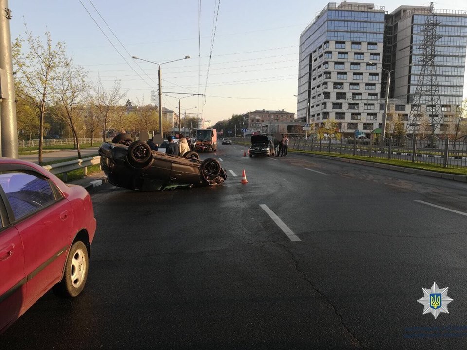 На Отакара Яроша перевернулась иномарка (фото)