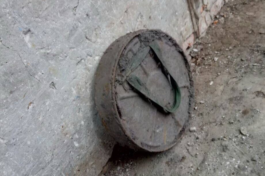 В Харькове пиротехники обезвредили устаревшие мины