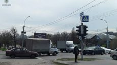 На пр. Ландау столкнулись Газeль, Тойота и Ваз (фото)