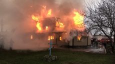 Появилось видео тушения пожара в Свято-Николаевском храме в Люботине