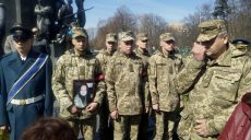 В Харькове возле памятника Шевченко простились с Яной Червоной (фоторепортаж)