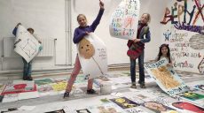 В Харькове убрали выставку детского плаката в саду Шевченко и в парке «Стрелка»