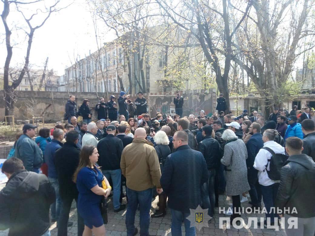 В Одессе на голову Мустафы Найема вылили ведро нечистот (видео 18+)
