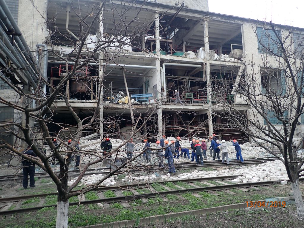 На Луганщине произошел взрыв на заводе: погибла женщина