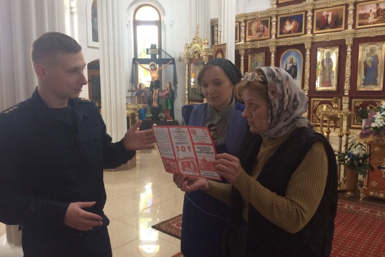 Спасатели проверяют пожарную безопасность харьковских храмов