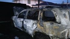 В Харькове подожгли Mercedes GL500