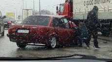 В Харькове столкнулись фура и «BMW» (фото)