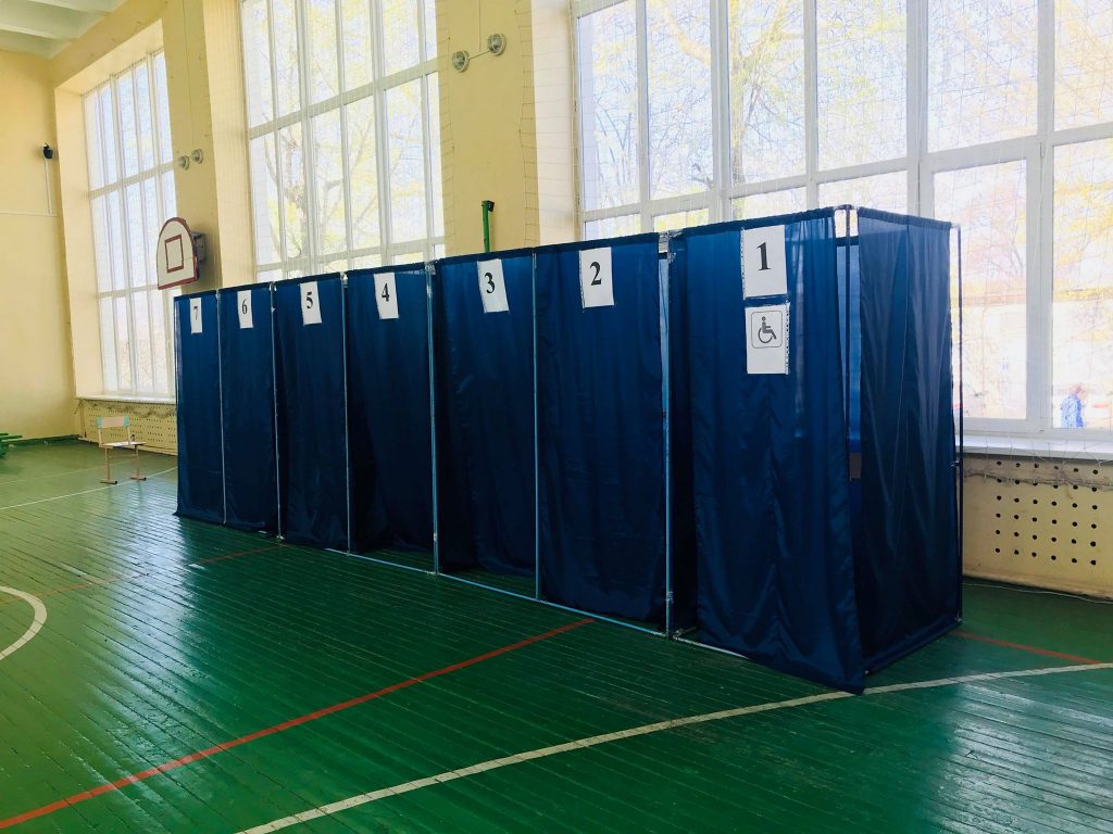 На Салтівці в одній із виборчих дільниць немає спостерігачів (відео)