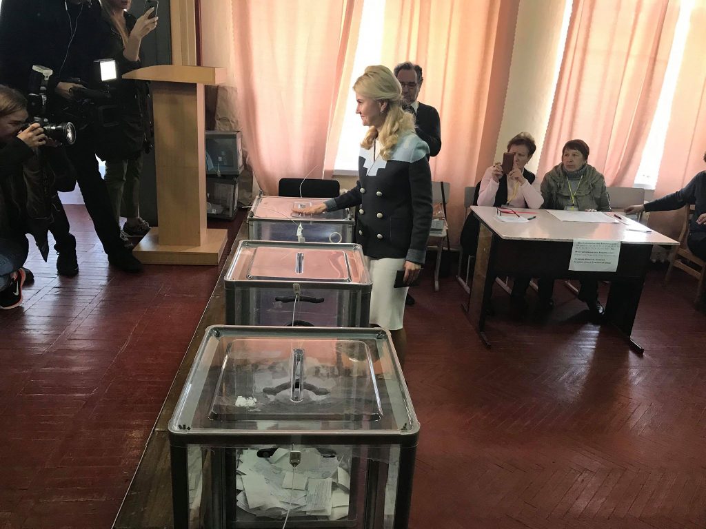 Губернатор Харківщини проголосувала за сильну країну (відео)