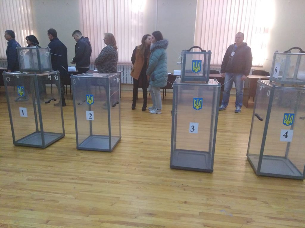 Полиция получила 940 сообщений о нарушениях на выборах в Украине