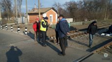 Харьковские патрульные проверяют железнодорожные переезды