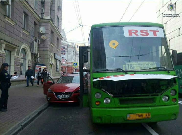 Аварія з автобусом у центрі Харкова (відео)