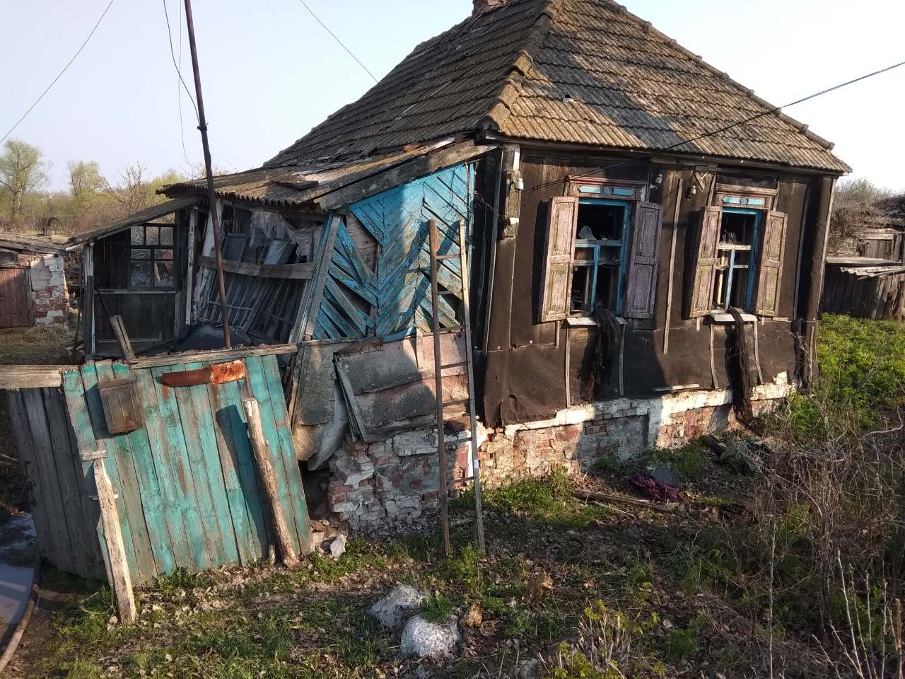 На пепелище дома обнаружено тело пожилого человека