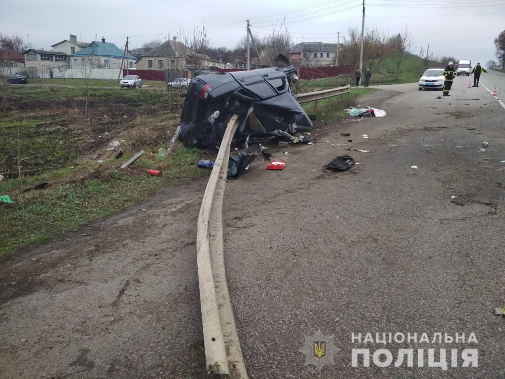 Столкнулся с отбойником: под Харьковом в результате ДТП погиб мужчина