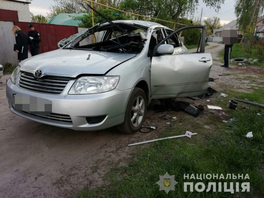 В Харькове мужчина кинул гранату в машину (фото)