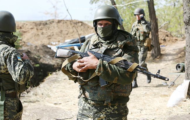 Сутки на Донбассе: один украинский военный погиб, двое ранены
